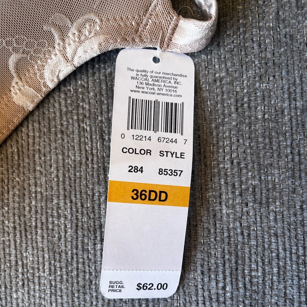 NWT!! Wacoal Bra - Picture 5 of 6